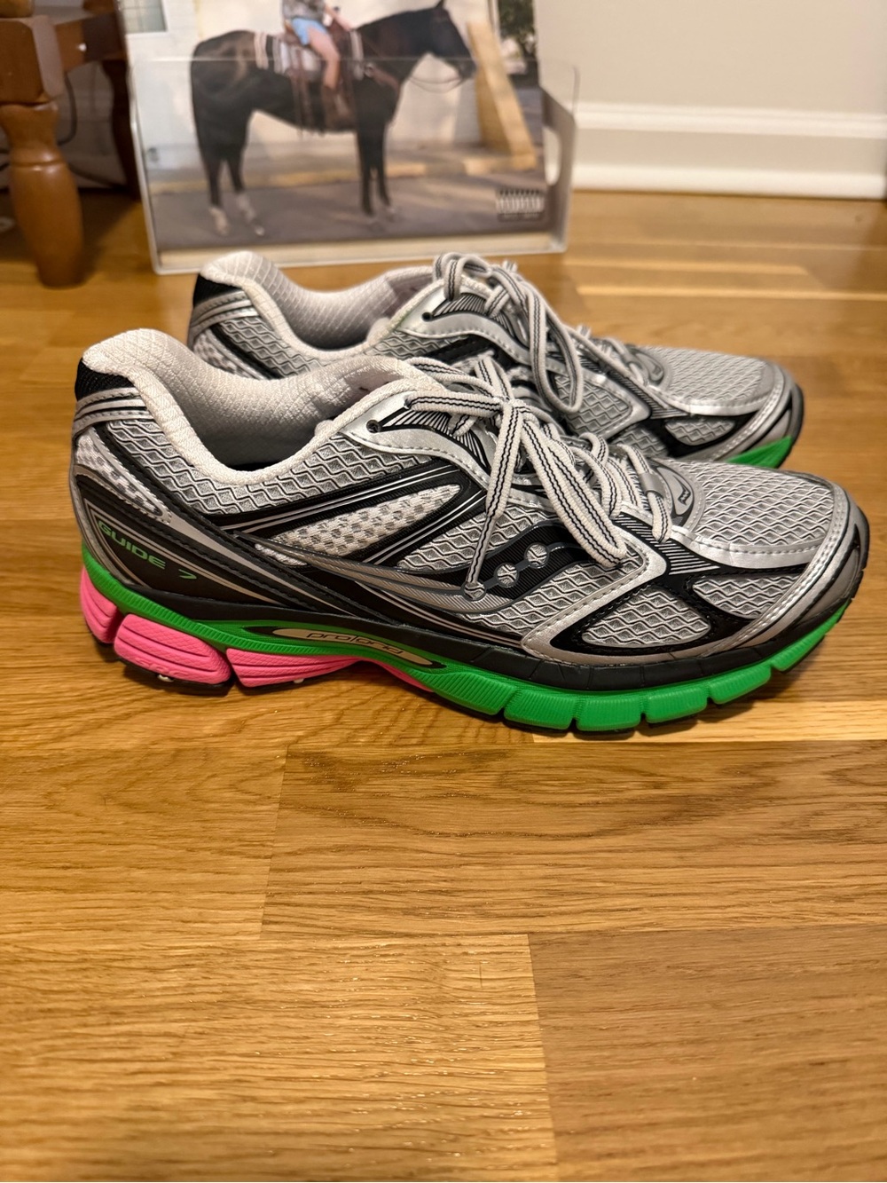 Saucony ProGrid Guide 7 Running Shoes in Grey, Green & Pink